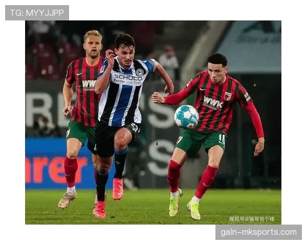 奥格斯堡定位球成进攻利器，状态回暖迎新赛季亮点